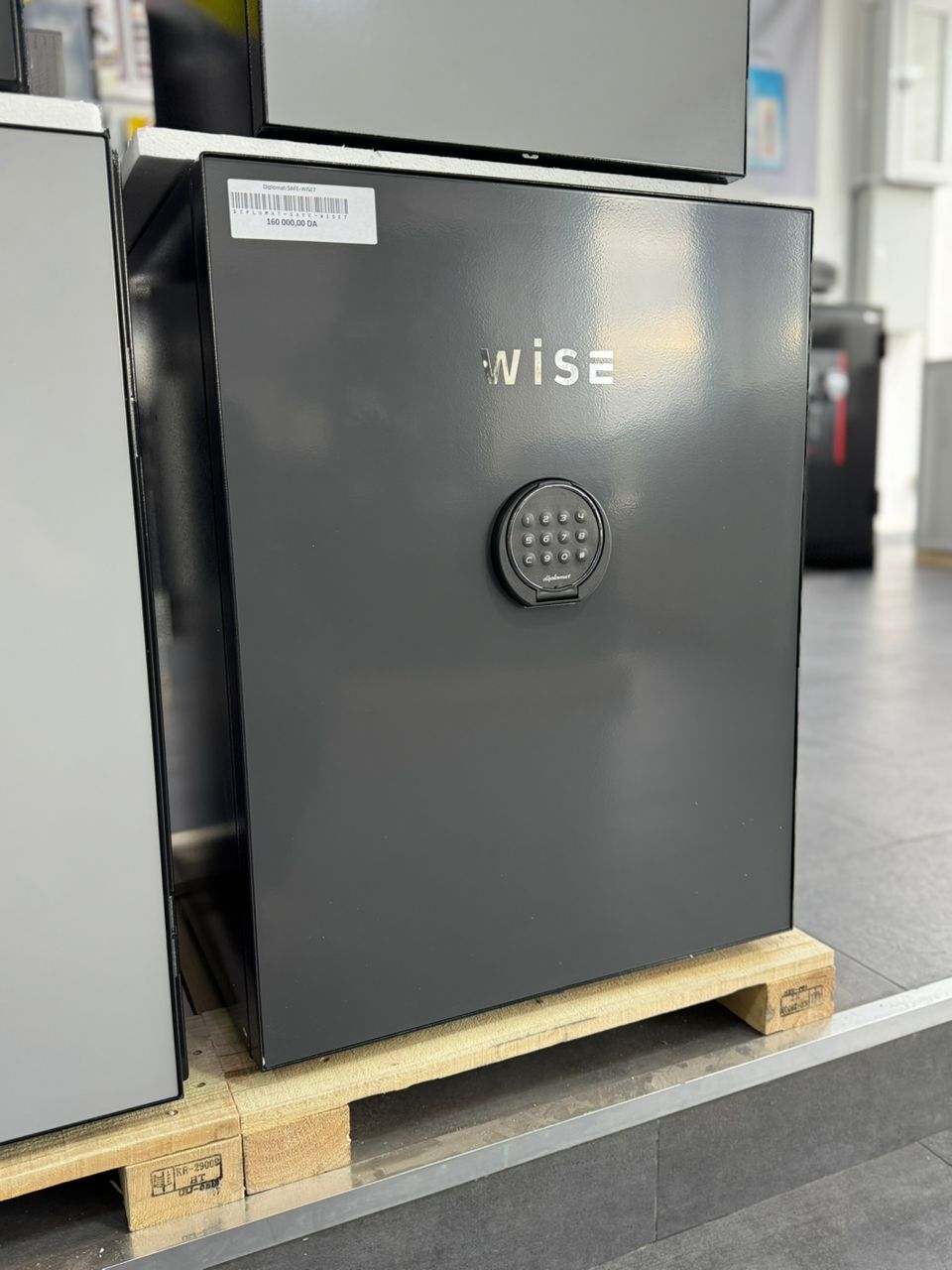 WISE 700 - DIPLOMAT SAFE